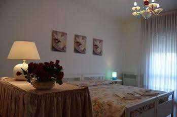 Casa Vacanza E Per Lavoro Elena E Carla 斯皮内亚 外观 照片